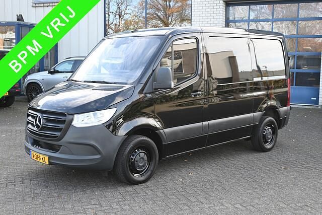 Zwart Gebruikt 2021 Mercedes Sprinter Van | € 26.950 (Goede deal) - Afbeelding 1/4