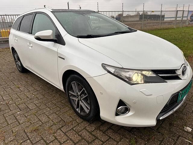 Wit (metallic) Gebruikt 2014 Toyota Auris Touring Sports Stationwagen | € 7.450 (Eerlijke prijs) - Afbeelding 1/4