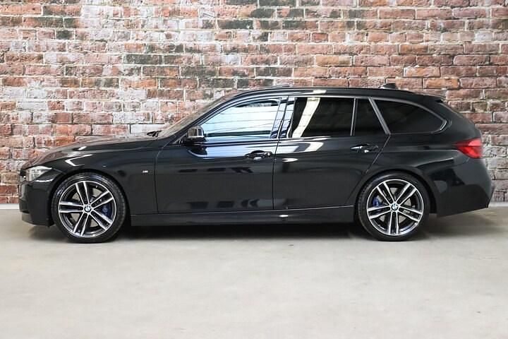 Occasion BMW 330 Executive 2019 Zwart (metallic) Stationwagen
