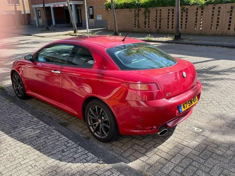 Rood Gebruikt 2003 Alfa Romeo GT Distinctive Coupé | € 1.750 (Goede deal) - Afbeelding 1/4