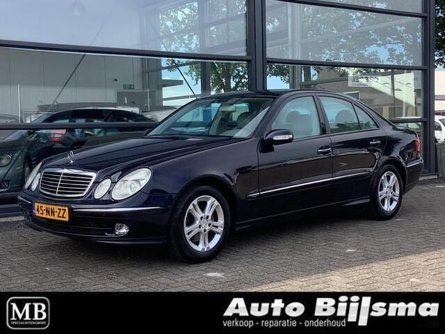 Blauw Gebruikt 2004 Mercedes E240 Avantgarde Sedan | € 4.995 (Eerlijke prijs) - Afbeelding 1/4