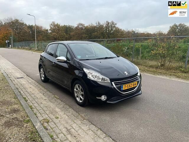 Zwart Gebruikt 2013 Peugeot 208 Hatchback | € 4.750 (Goede deal) - Afbeelding 1/4