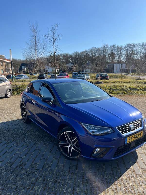 Blauw Gebruikt 2018 Seat Ibiza FR Hatchback | € 13.750 (Eerlijke prijs) - Afbeelding 1/4