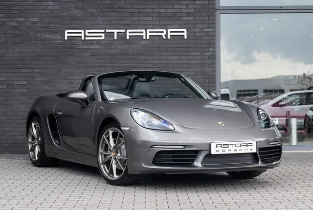 Grijs, metallic lak Gebruikt 2018 Porsche 718 Boxster Cabriolet | € 59.800 (Iets duurder) - Afbeelding 1/4