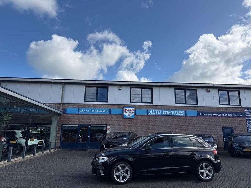 Zwart Occasion 2020 Audi A3 Sportback Sport Hatchback | € 14.950 (Duur) - Afbeelding 1/4