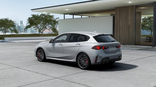 Nieuw BMW 120 Executive 156 PK (114 kW) 2025 Grijs (metallic) Hatchback