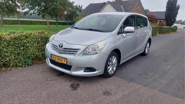Grijs Occasion 2010 Toyota Verso Comfort MPV | € 4.250 (Goede deal) - Afbeelding 1/4