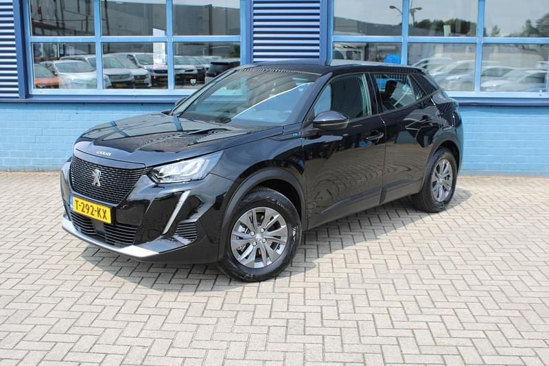 Zwart Gebruikt 2023 Peugeot e-2008 Active SUV | € 20.895 (Eerlijke prijs) - Afbeelding 1/4