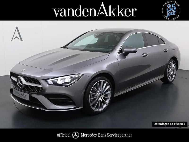 Grijs Occasion 2022 Mercedes CLA250 AMG line Sedan | € 34.450 (Goede deal) - Afbeelding 1/4
