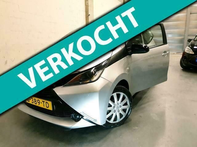 Grijs Gebruikt 2015 Toyota Aygo Hatchback | € 6.499 (Goede deal) - Afbeelding 1/4