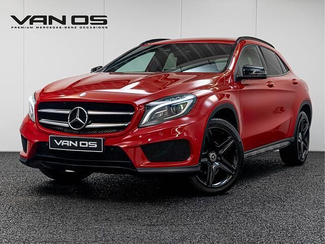 Rood Gebruikt 2016 Mercedes GLA200 Prestige SUV | € 19.995 (Eerlijke prijs) - Afbeelding 1/4