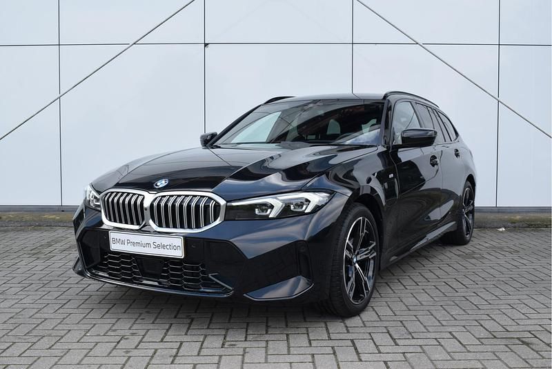 Zwart Gebruikt 2025 BMW 330e Executive Stationwagen | € 56.950 (Eerlijke prijs) - Afbeelding 1/4