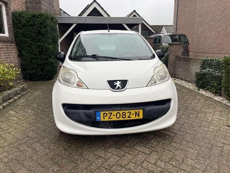Wit Gebruikt 2008 Peugeot 107 Hatchback | € 1.750 (Goede deal) - Afbeelding 1/4