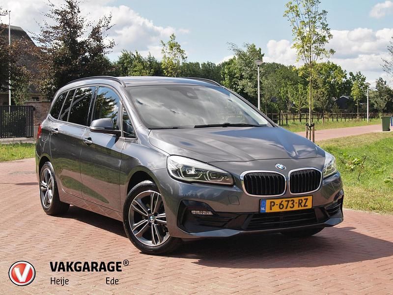 Grijs Gebruikt 2022 BMW 216 Executive Stationwagen | € 21.490 (Eerlijke prijs) - Afbeelding 1/4