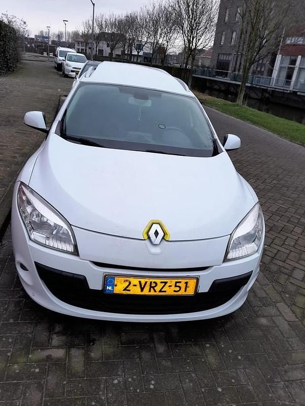 Gebruikt 2012 Renault Mégane III Stationwagen | € 2.499 (Super prijs) - Afbeelding 1/4