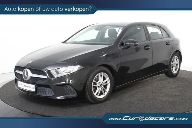 Zwart, metallic lak Gebruikt 2021 Mercedes A180 Business Hatchback | € 23.800 (Eerlijke prijs) - Afbeelding 1/4