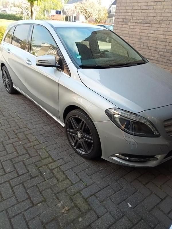 Gebruikt 2013 Mercedes B180 MPV | € 10.200 (Eerlijke prijs) - Afbeelding 1/4