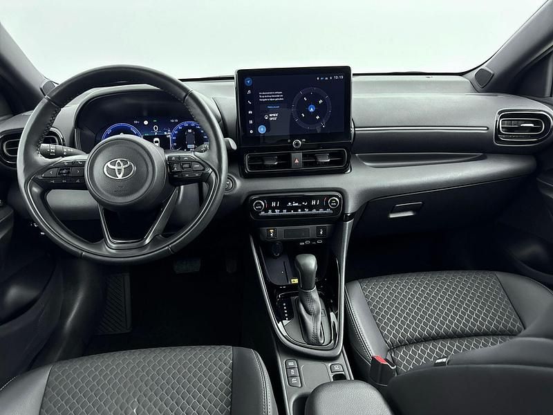 Occasion Toyota Yaris Executive 131 PK (96 kW) 2024 Grijs Hatchback