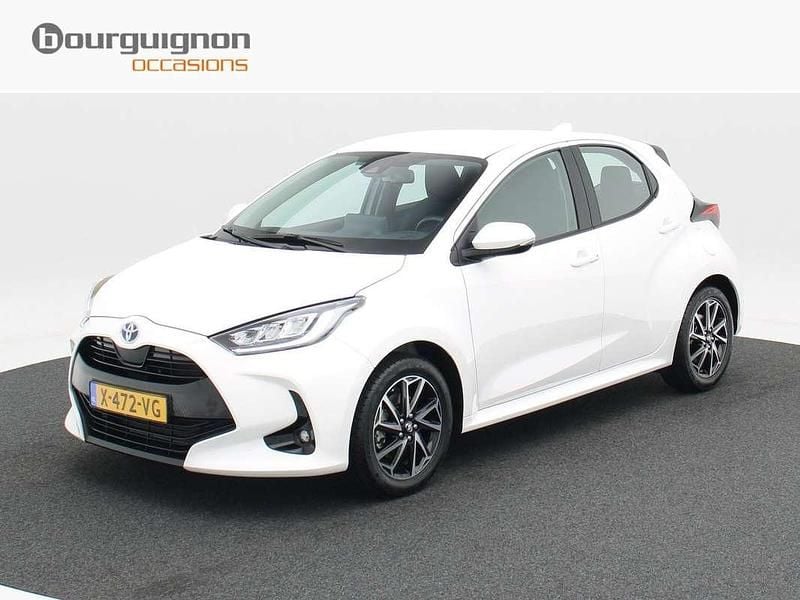 Wit Occasion 2024 Toyota Yaris Hybrid Hatchback | € 21.250 (Super prijs) - Afbeelding 1/4