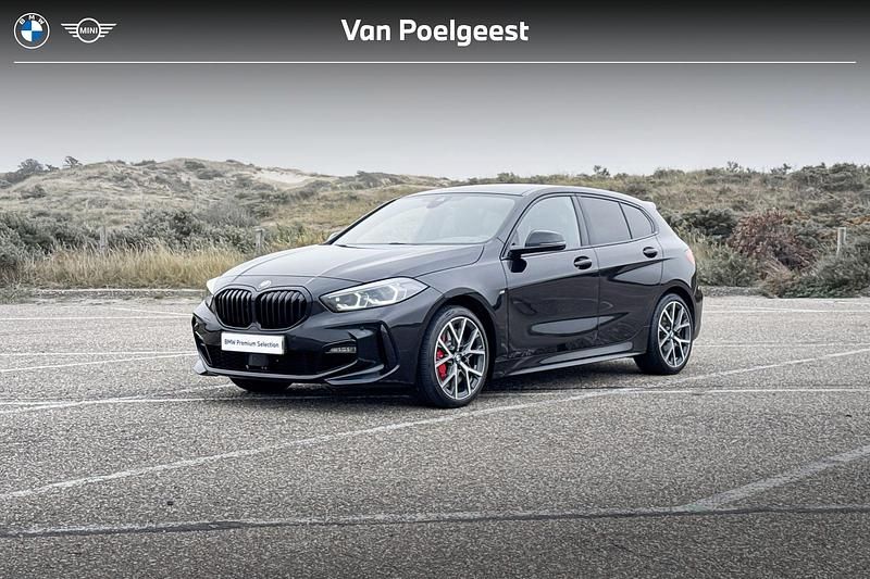 Zwart Gebruikt 2024 BMW 118 M Sport Hatchback | € 33.900 (Eerlijke prijs) - Afbeelding 1/4