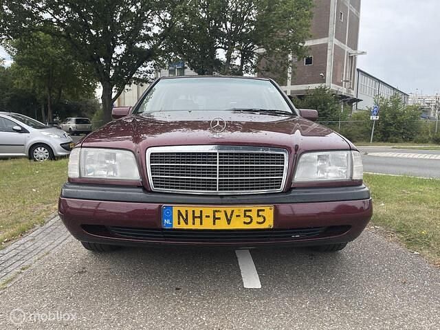 Occasion Mercedes C180 Classic 122 PK (89 kW) 1996 Rood, metallic lak Sedan