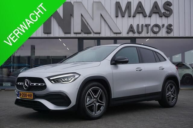 Grijs, metallic lak Gebruikt 2021 Mercedes GLA180 AMG SUV | € 36.950 (Eerlijke prijs) - Afbeelding 1/4