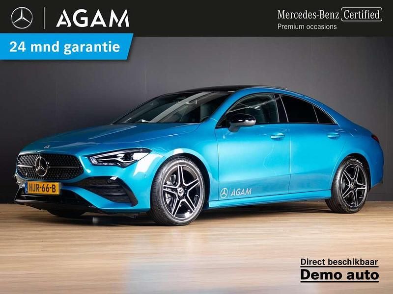 Blauw, metallic lak Gebruikt 2025 Mercedes CLA180 AMG Line Premium Sedan | € 45.950 (Duur) - Afbeelding 1/4