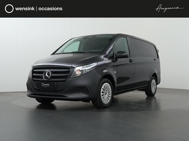 Grijs Gebruikt 2024 Mercedes Vito MPV | € 42.650 - Afbeelding 1/4