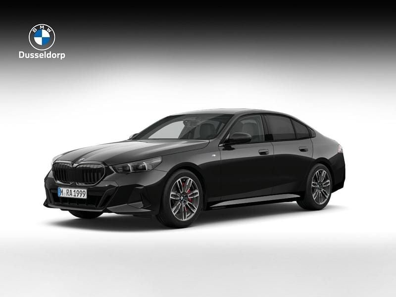 Zwart Gebruikt 2024 BMW 520 M Sport Sedan | € 62.950 (Eerlijke prijs) - Afbeelding 1/2