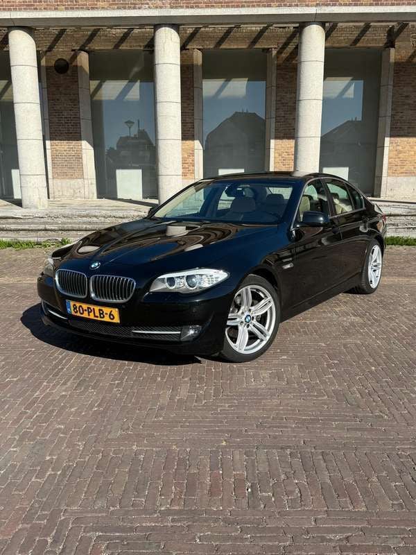 Zwart Gebruikt 2011 BMW 523 Executive Sedan | € 7.500 (Super prijs) - Afbeelding 1/4