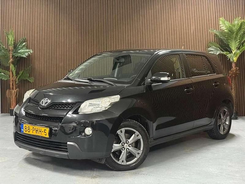 Zwart Gebruikt 2011 Toyota Urban Cruiser Hatchback | € 4.499 (Goede deal) - Afbeelding 1/4