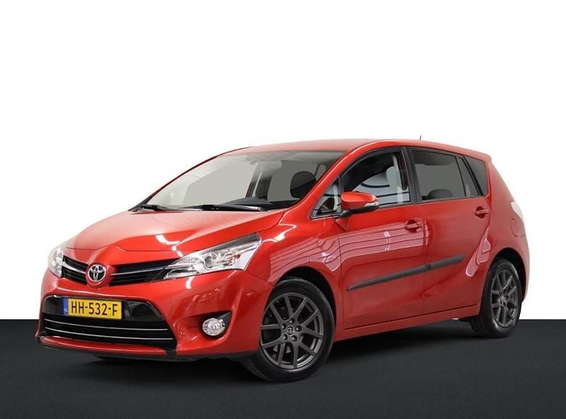 Rood (metallic) Occasion 2015 Toyota Verso Business Edition MPV | € 17.499 (Eerlijke prijs) - Afbeelding 1/4