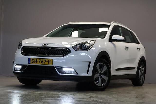 Wit Occasion 2018 Kia Niro SUV | € 13.995 (Goede deal) - Afbeelding 1/4