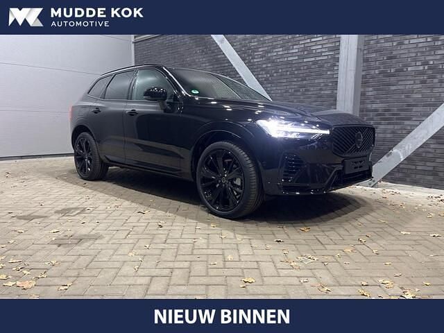 Zwart Nieuw 2025 Volvo XC60 Plus SUV | € 61.700 - Afbeelding 1/4