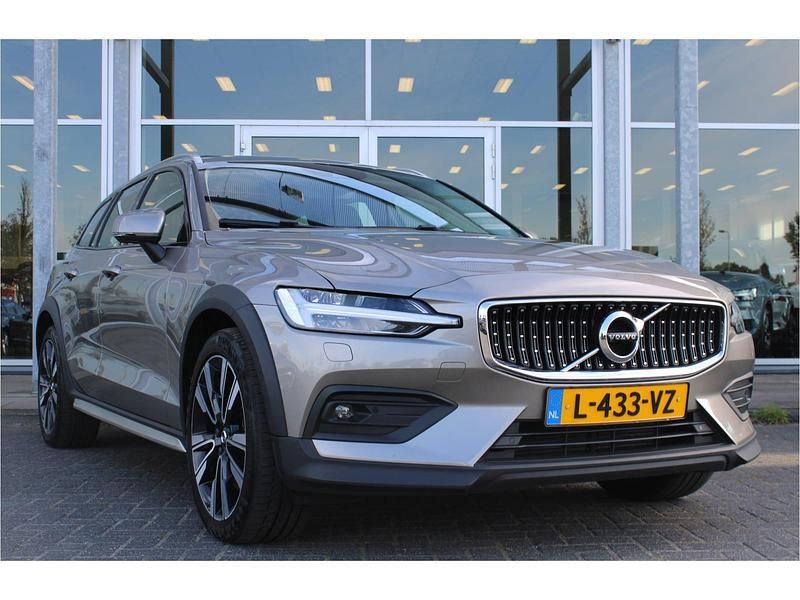 Grijs Gebruikt 2021 Volvo V60 CC Pro Stationwagen | € 33.800 (Eerlijke prijs) - Afbeelding 1/4