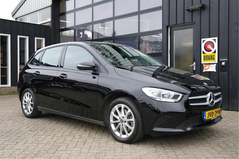 Zwart Occasion 2026 Mercedes B250e Business MPV | € 24.589 - Afbeelding 1/4