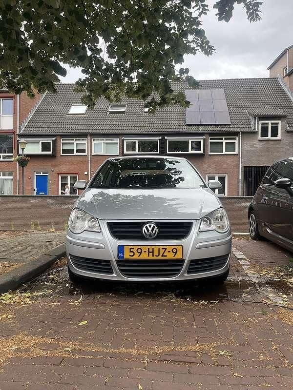 Zilver Gebruikt 2009 VW Polo Trendline Hatchback | € 2.000 (Goede deal) - Afbeelding 1/4