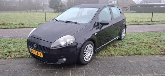 Zwart, metallic lak Gebruikt 2009 Fiat Grande Punto Dynamic Hatchback | € 1.695 (Goede deal) - Afbeelding 1/4