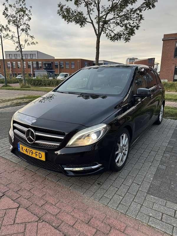 Zwart Gebruikt 2014 Mercedes B220 Prestige MPV | € 10.750 (Eerlijke prijs) - Afbeelding 1/4
