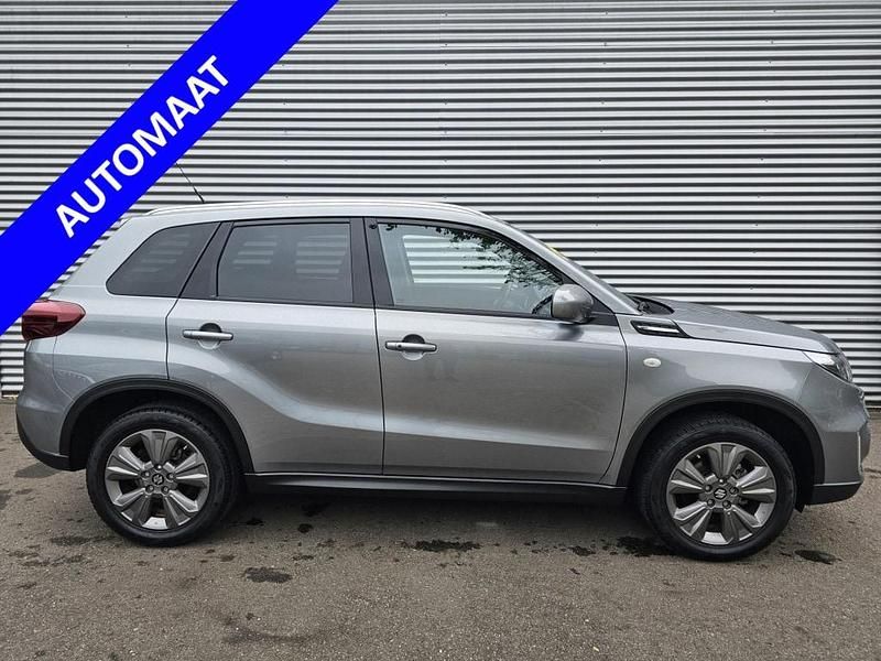 Grijs Gebruikt 2023 Suzuki Vitara SUV | € 26.250 (Goede deal) - Afbeelding 1/4