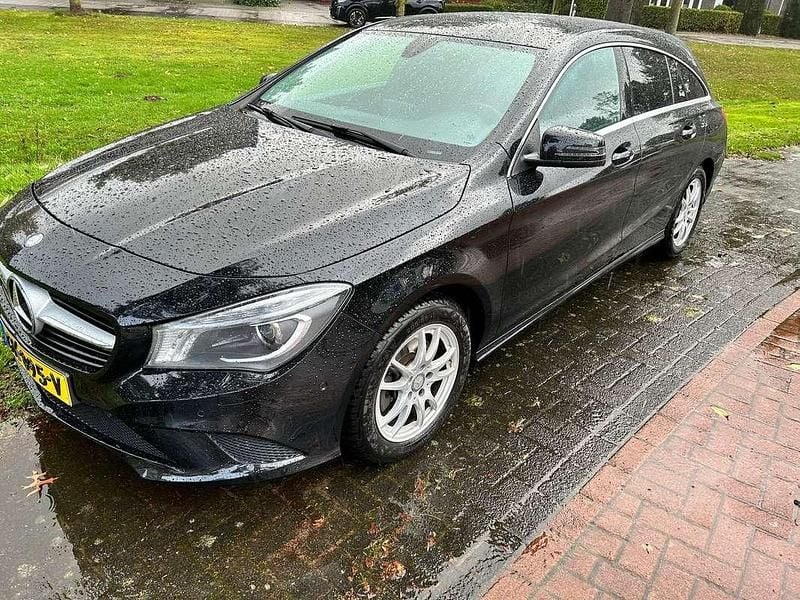 Zwart Gebruikt 2015 Mercedes CLA180 Ambition Sedan | € 18.650 (Eerlijke prijs) - Afbeelding 1/4