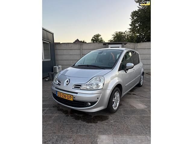 Grijs Gebruikt 2008 Renault Grand Modus Dynamique MPV | € 2.950 (Eerlijke prijs) - Afbeelding 1/4