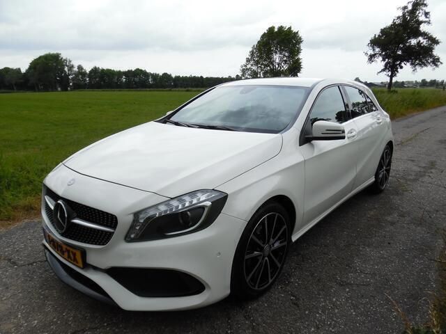 Wit Gebruikt 2014 Mercedes A180 Hatchback | € 11.995 (Eerlijke prijs) - Afbeelding 1/4