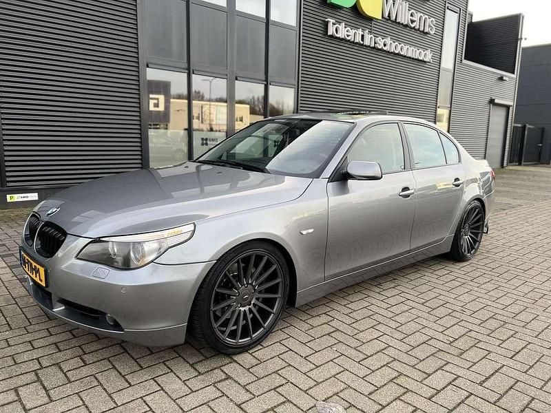 Grijs Occasion 2006 BMW 530 Executive Sedan | € 9.500 (Eerlijke prijs) - Afbeelding 1/4