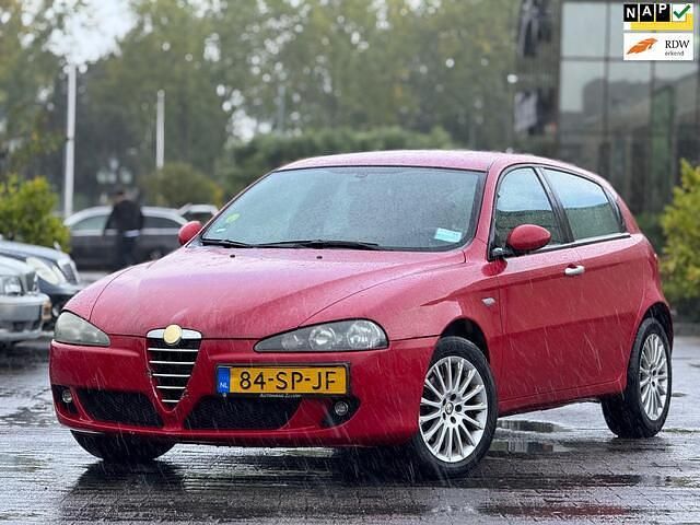 Rood Gebruikt 2006 Alfa Romeo 147 Progression Hatchback | € 2.250 - Afbeelding 1/4