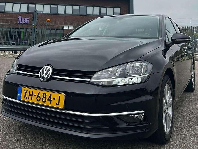 Zwart Gebruikt 2019 VW Golf VII Comfortline Hatchback | € 12.000 (Super prijs) - Afbeelding 1/4