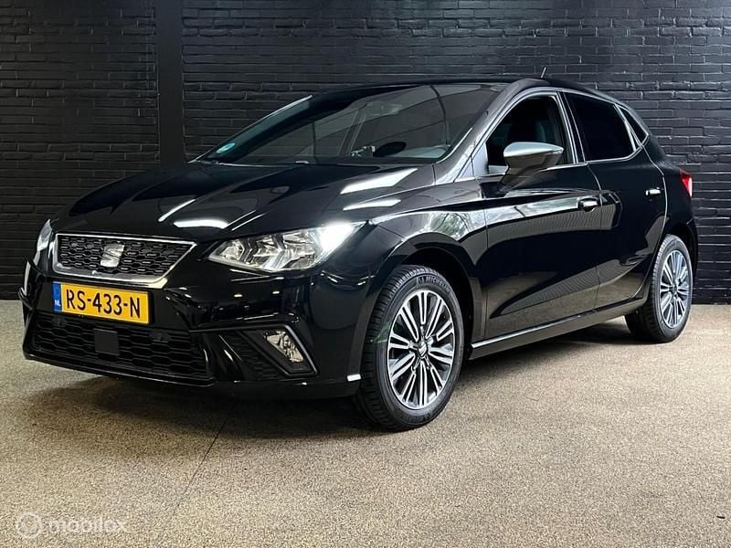 Zwart Occasion 2018 Seat Ibiza Hatchback | € 10.450 (Eerlijke prijs) - Afbeelding 1/4