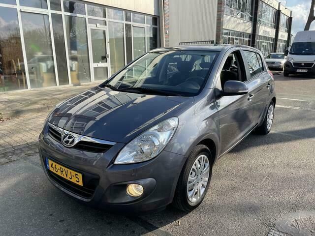 Grijs Gebruikt 2011 Hyundai i20 Hatchback | € 3.849 (Eerlijke prijs) - Afbeelding 1/4
