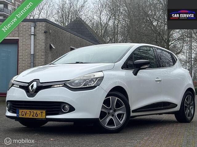 Wit Occasion 2015 Renault Clio IV Night&Day Hatchback | € 6.699 (Eerlijke prijs) - Afbeelding 1/4
