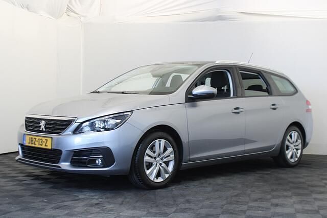 Grijs Gebruikt 2020 Peugeot 308 Allure Stationwagen | € 11.999 (Goede deal) - Afbeelding 1/4